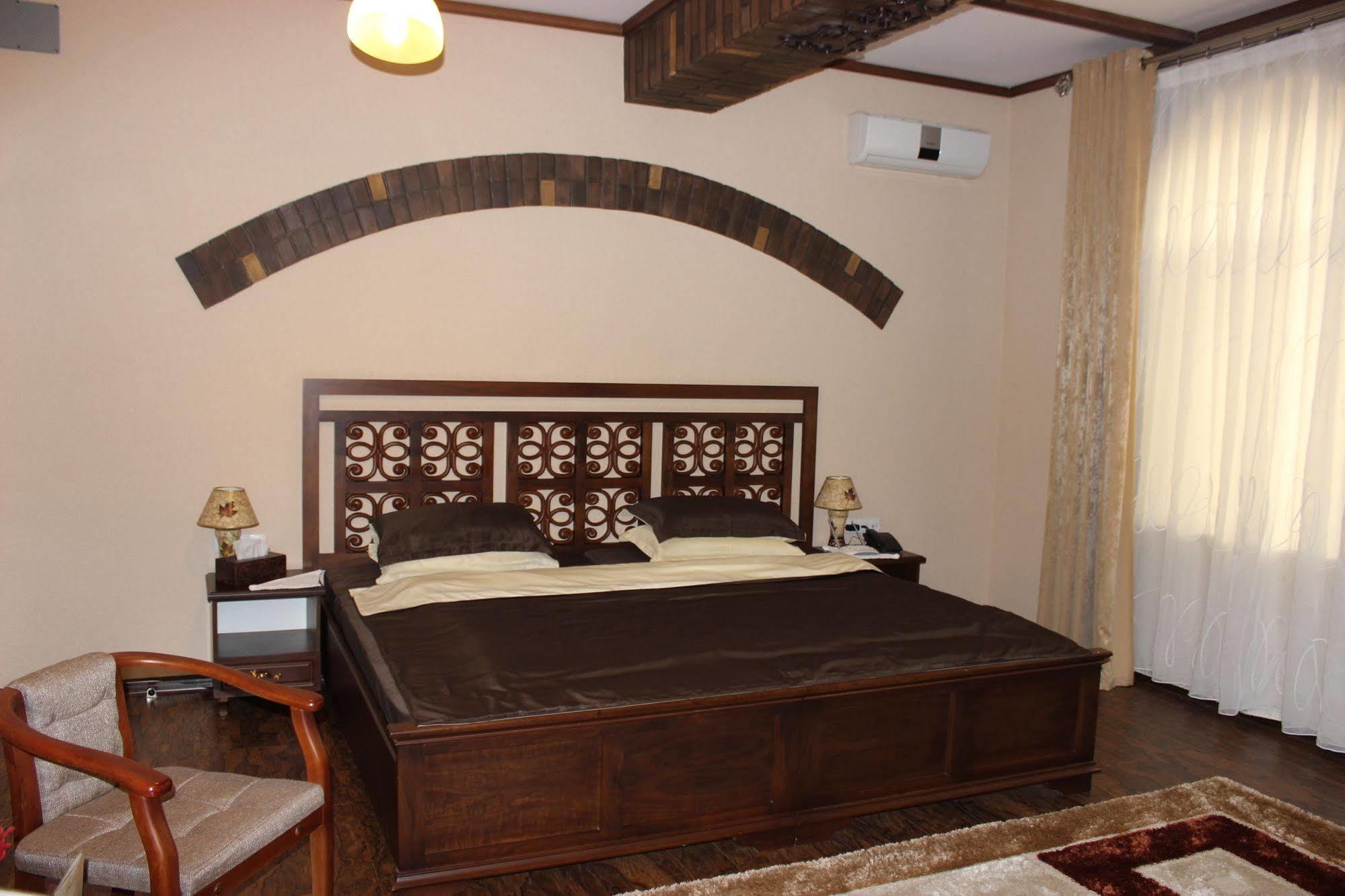 Platan Hotell Samarkand Eksteriør bilde