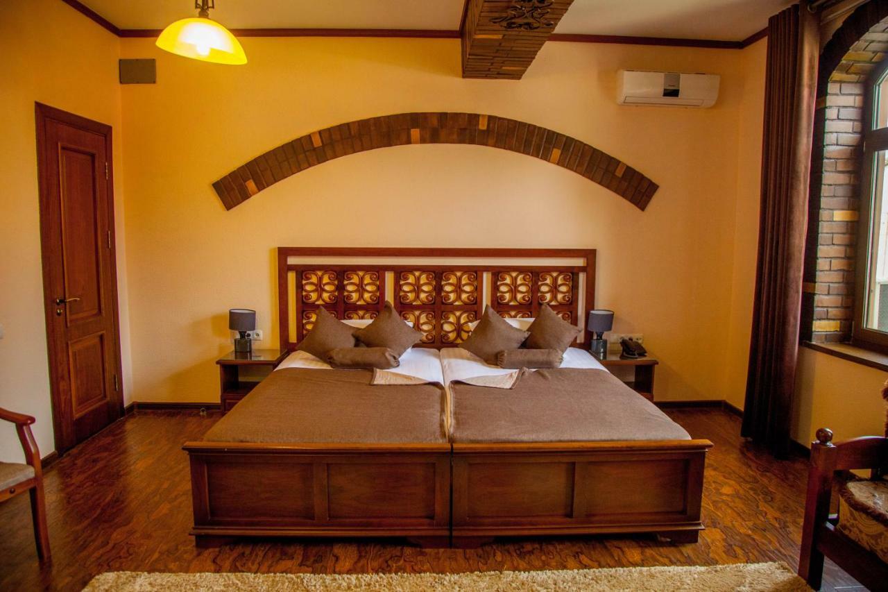 Platan Hotell Samarkand Eksteriør bilde