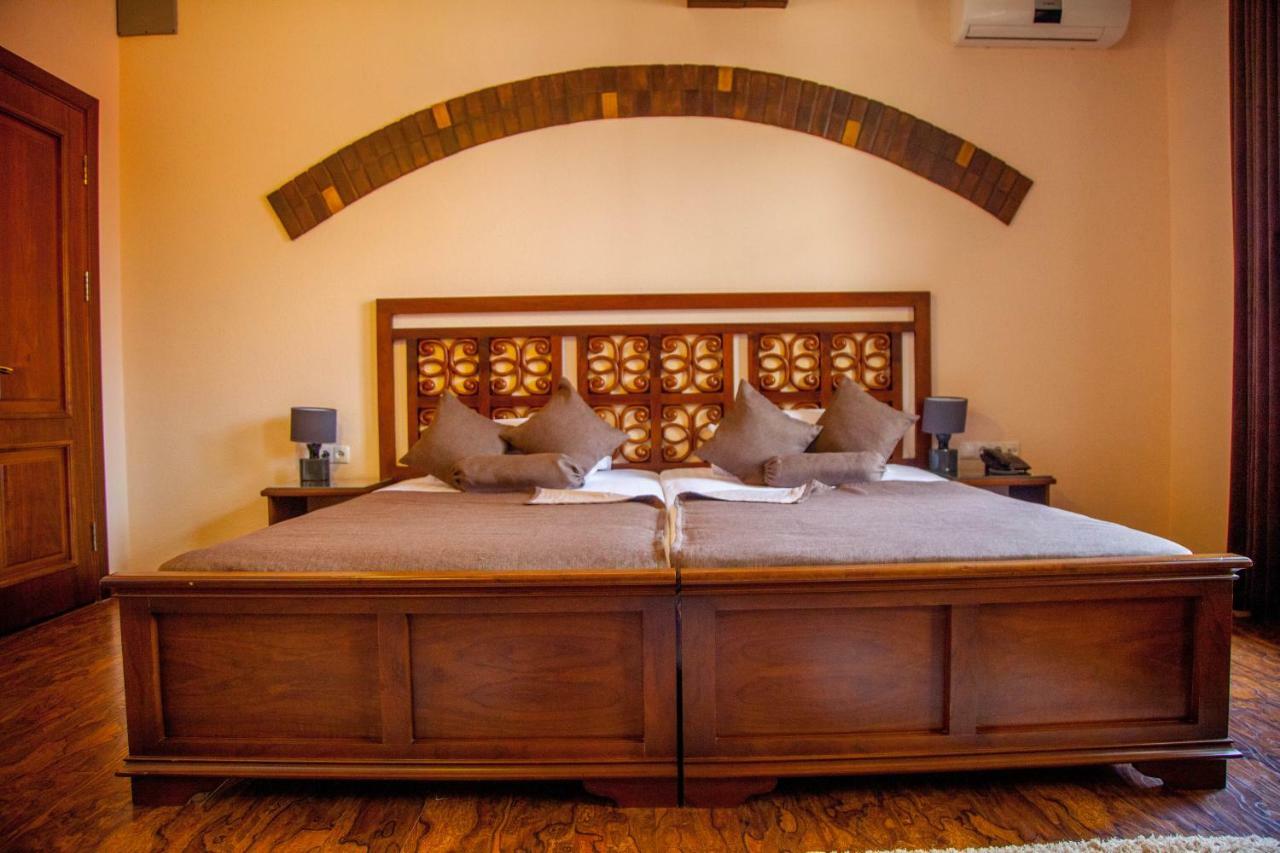 Platan Hotell Samarkand Eksteriør bilde