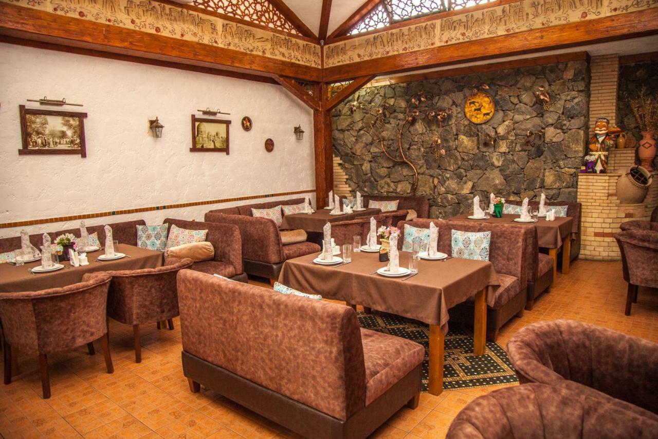 Platan Hotell Samarkand Eksteriør bilde
