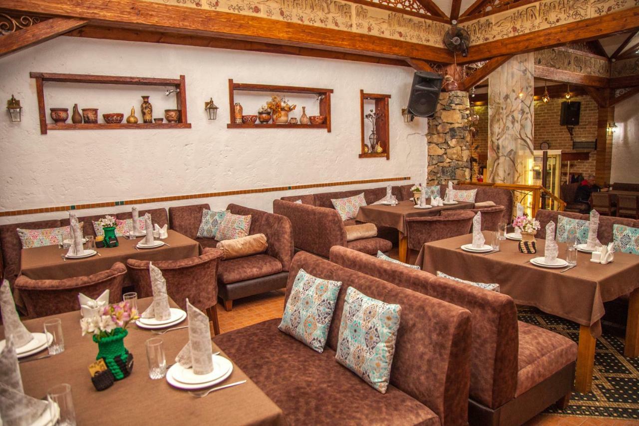 Platan Hotell Samarkand Eksteriør bilde