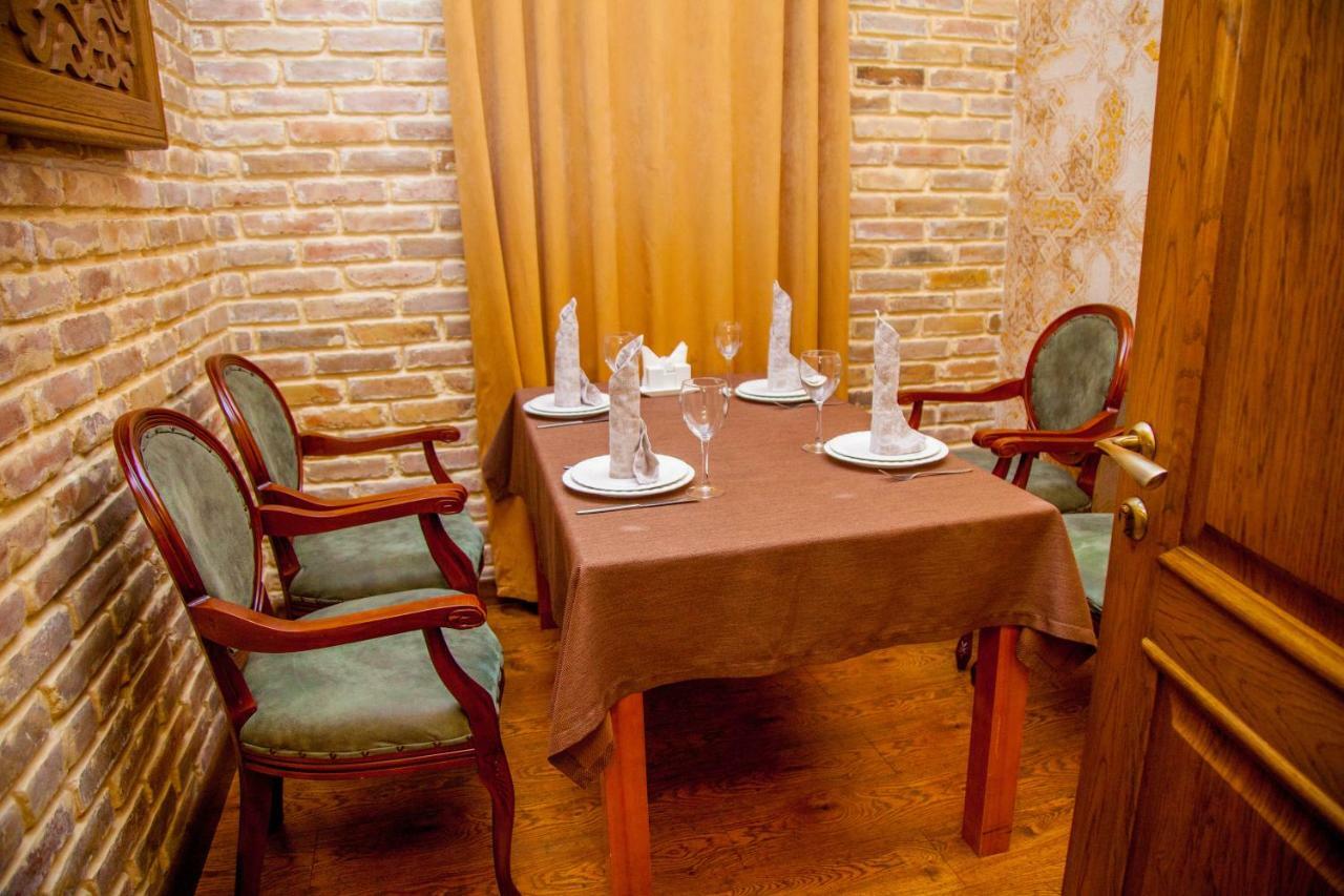 Platan Hotell Samarkand Eksteriør bilde
