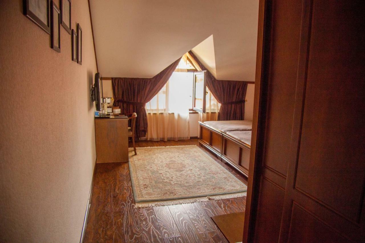 Platan Hotell Samarkand Eksteriør bilde